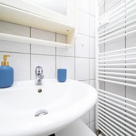 - With Balcony - Kitchen & Apartment Düsseldorf